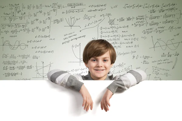 Niño con tablero de publicidad en blanco —  Fotos de Stock