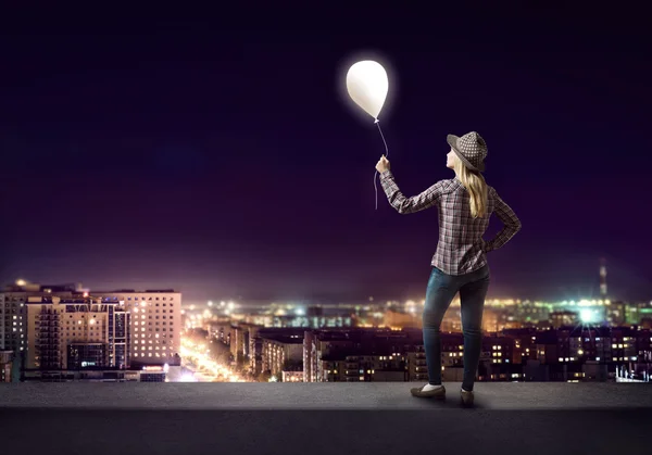 Young woman holding balloon — Stock Photo, Image