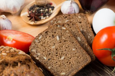 Sebze, ekmek ve baharatlar