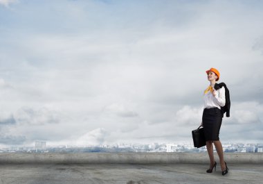 genç bir kadın mühendis