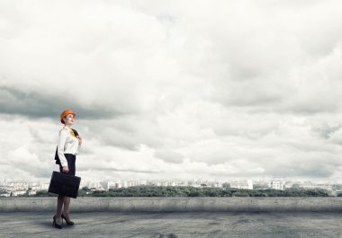 genç bir kadın mühendis