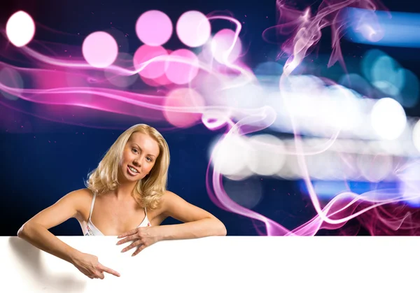 Donna in bikini tenuta banner — Foto Stock