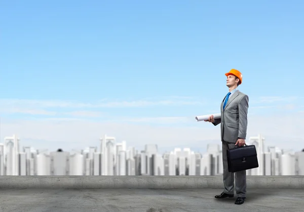 Homem arquiteto em hardhat — Fotografia de Stock