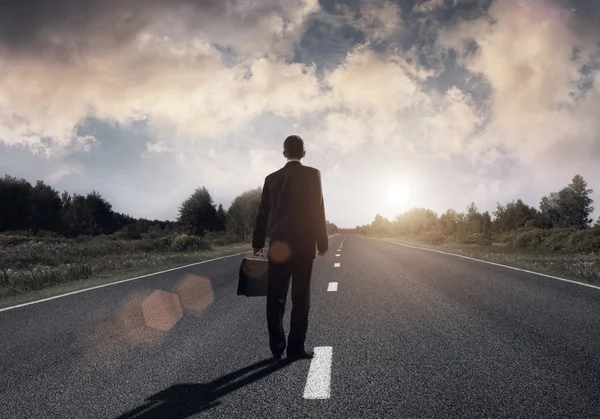 Empresário na estrada para o sucesso — Fotografia de Stock