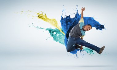 genç adam hip hop dans