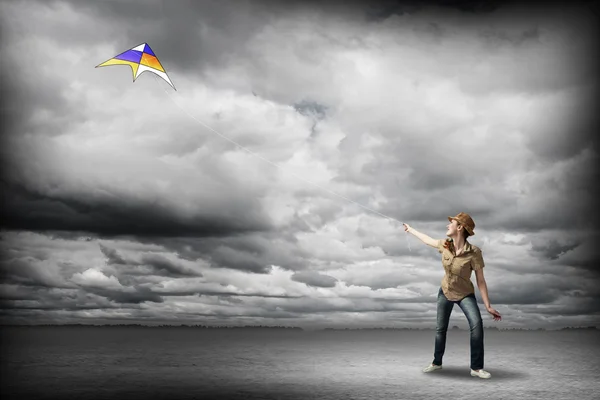 Girl and flying kite — Stock Photo, Image