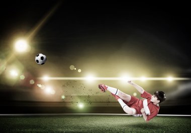 Futbol topu tekmeleme çocuk evlat