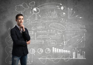 Düşünceli delikanlı ve çizimler