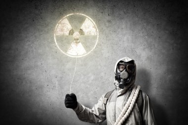 Solunum radyoaktivite balon ile adam