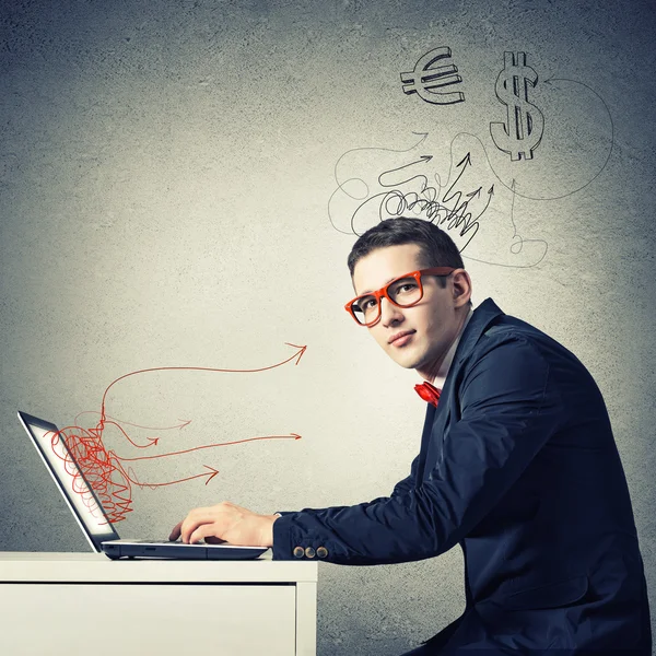 Man  working on laptop — Stock Photo, Image