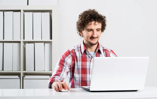 Man working in office — Stock Photo, Image