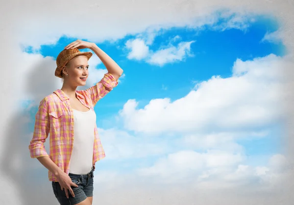 Chica en casual en la nube de fondo —  Fotos de Stock