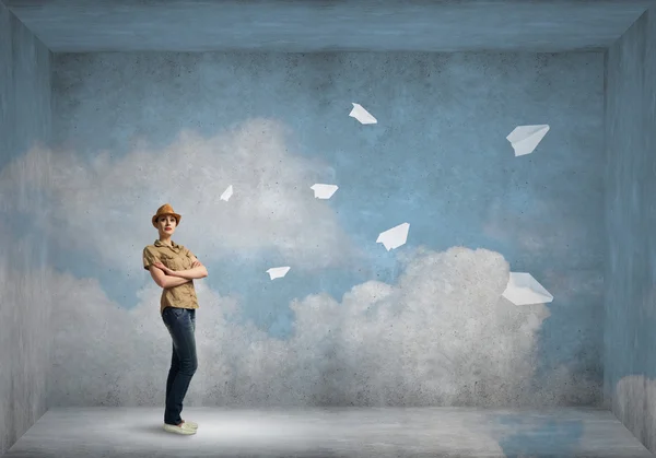 Teenager girl and paper airplanes — Stock Photo, Image