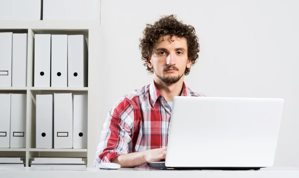 Man working in office — Stock Photo, Image