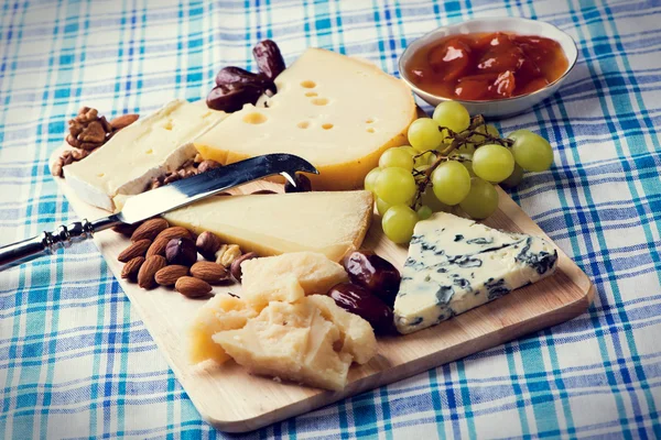 Different kinds of cheese grapes and nuts — Stock Photo, Image