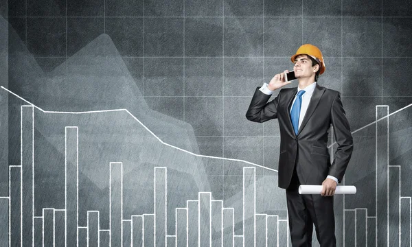 Engineer wearing helmet talking on mobile — Stock Photo, Image