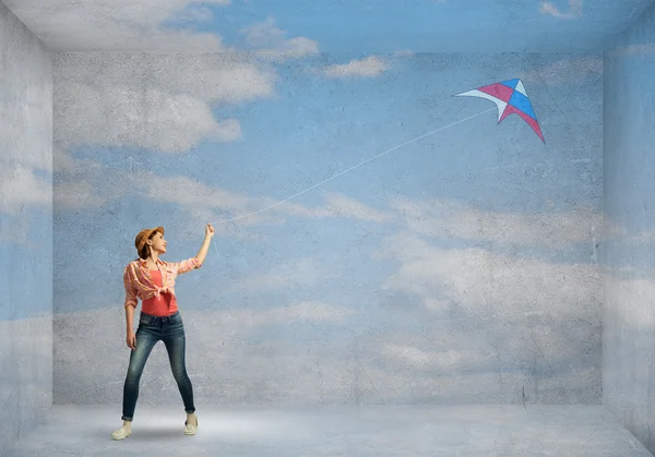 Girl playing with flying kite — Stock Photo, Image