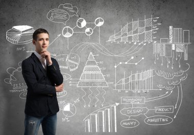 Düşünceli delikanlı ve çizimler