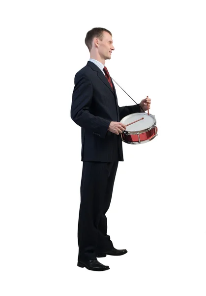 Бизнесмен играет на барабанах — стоковое фото