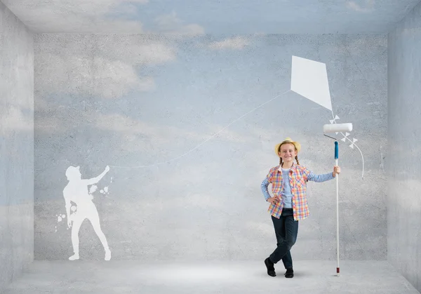 Mädchen bemalt Wand — Stockfoto