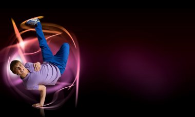 komplike performans gösteren el standı