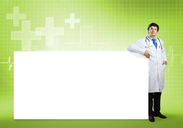 Doctor con banner en blanco — Foto de Stock