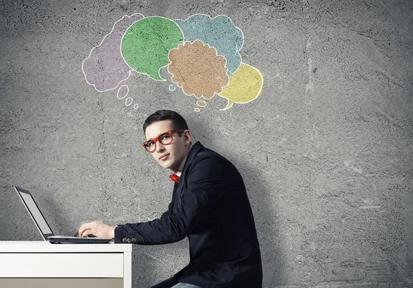 Man working on laptop — Stock Photo, Image