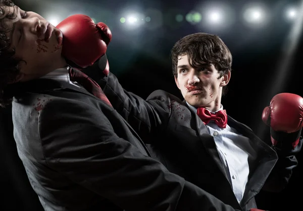 ボクシング グローブとビジネスマン — ストック写真