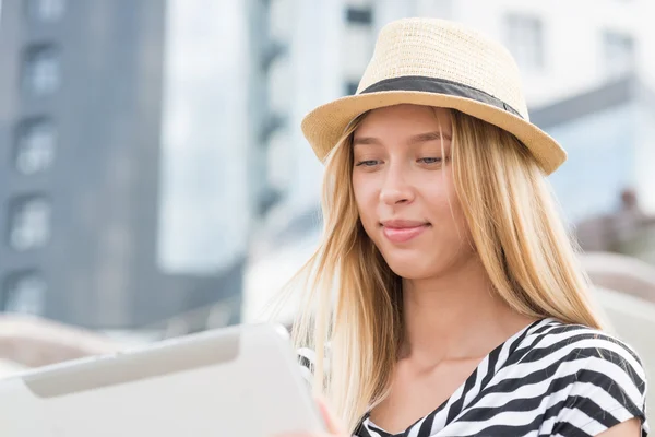 Girl using tablet pc — Stock Photo, Image