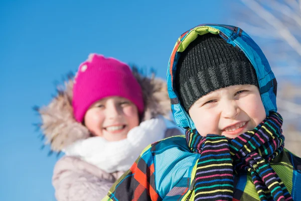 Kinderen slee rijden — Stockfoto