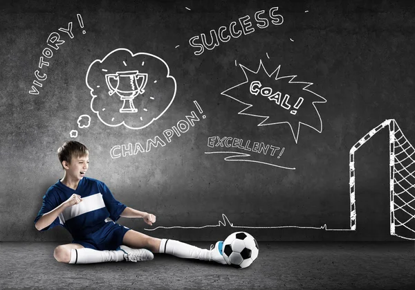 Boy playing football — Stock Photo, Image