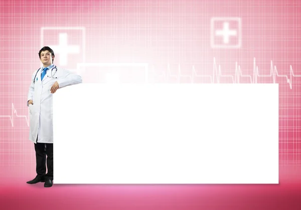 Doctor con banner en blanco — Foto de Stock