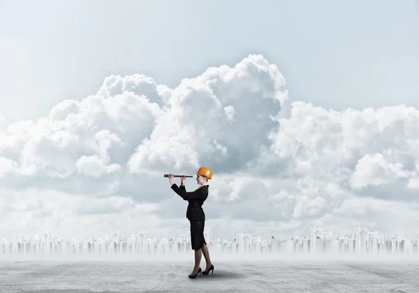 Donna ingegnere in hardhat — Foto Stock