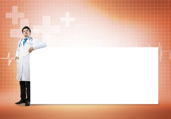 Doctor con banner en blanco —  Fotos de Stock