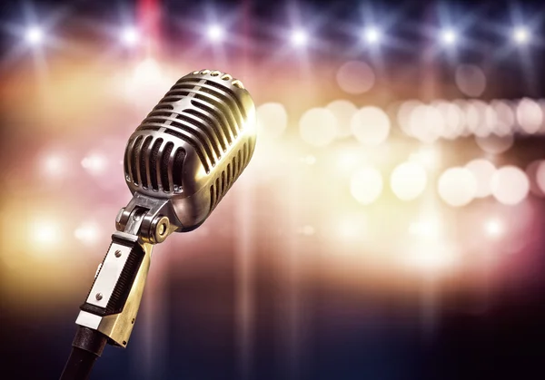 Microfone na sala de concertos — Fotografia de Stock