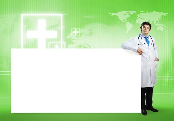 Medico con banner in bianco — Foto Stock