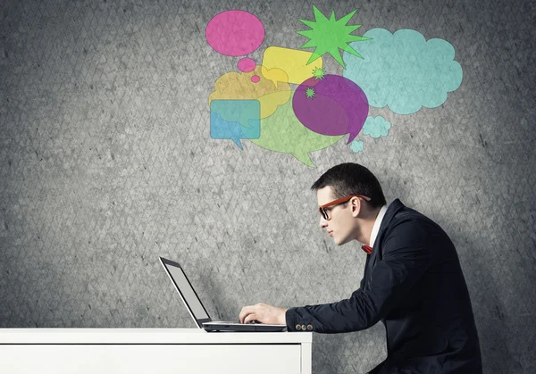 Man working on laptop — Stock Photo, Image