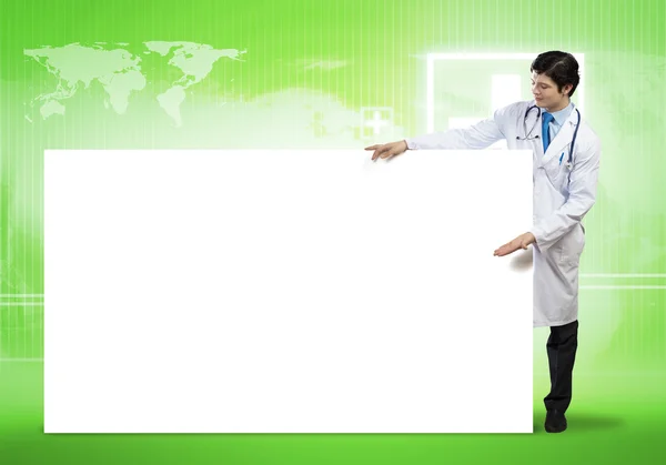 Medico con banner in bianco — Foto Stock