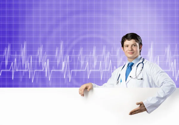 Medico con banner in bianco — Foto Stock