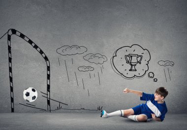 çocuğun futbol oynama