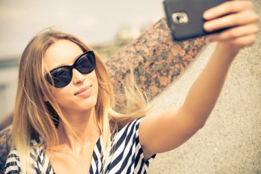 Kız yapma selfie fotoğraf
