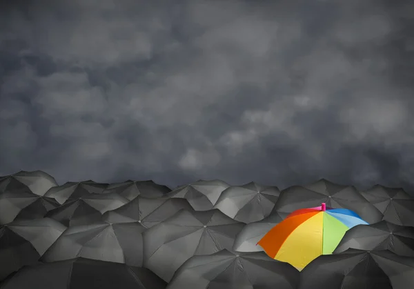 Εννοιολογική εικόνα με πολύχρωμο ομπρέλα — Φωτογραφία Αρχείου