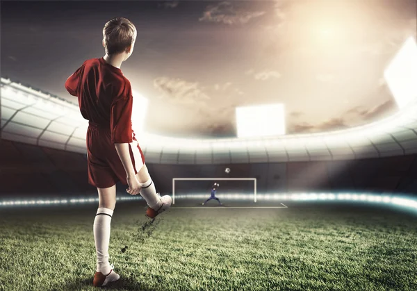 Jogador de futebol no estádio — Fotografia de Stock