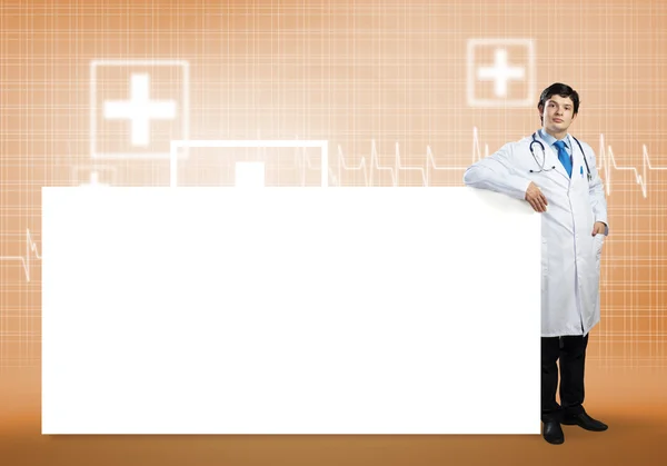 Medico con banner in bianco — Foto Stock