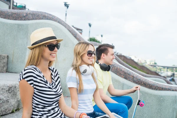 Young people sitting on staircase — Stock Photo, Image