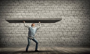 Çocuk kaldırma taş duvar