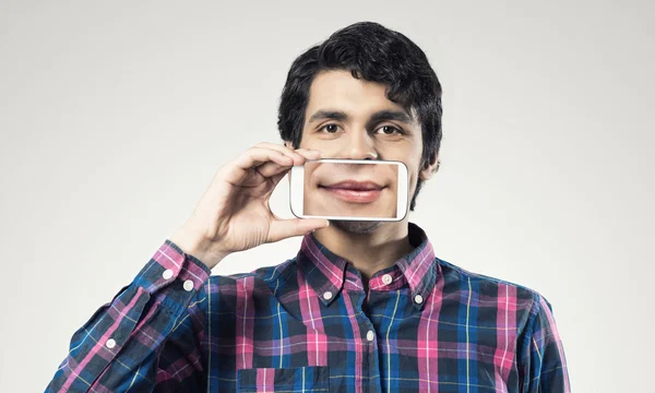 Man holding smartphone with smile — Stock Photo, Image