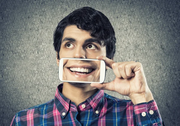 Young man holding smartphone — Stock Photo, Image