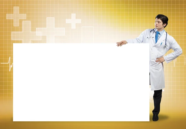 Medico con banner in bianco — Foto Stock