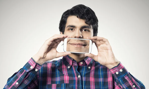 Young man holding smartphone — Stock Photo, Image